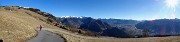 31 Salendo per strada e scorciatoie il panoramico Monte Alino